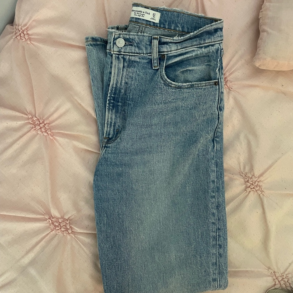 Abercrombie 90’s Straight Ultra High Rise Jeans